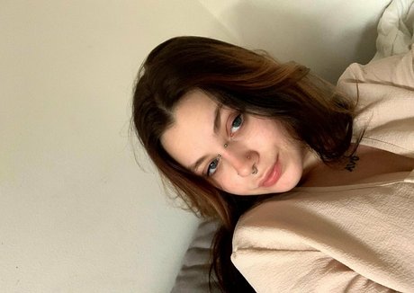 jeanneosk model pictures