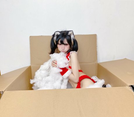 Joyce Poring hot model picture