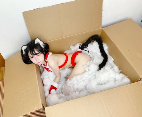 Joyce Poring pornographic model pics