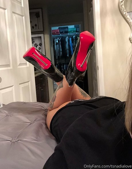 tsnadialove naked model pic