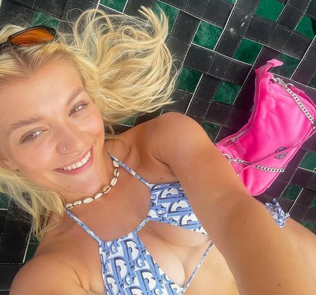 Molly Marsh nudes pornstar photo