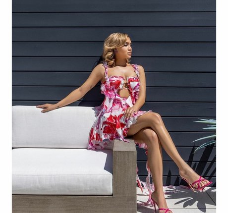 Paige Hurd sexy star pictures