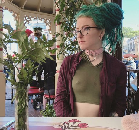 BluTube xxx pornstar galleries