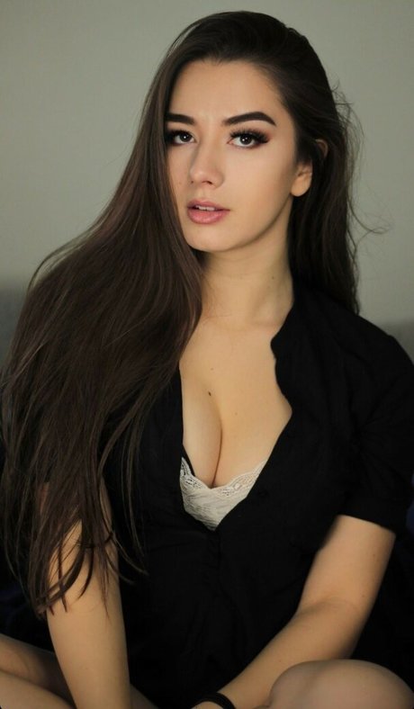 Miss Mikkaa pornographic model archive