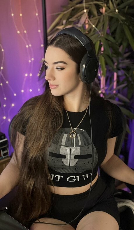 Miss Mikkaa nice pornstar img