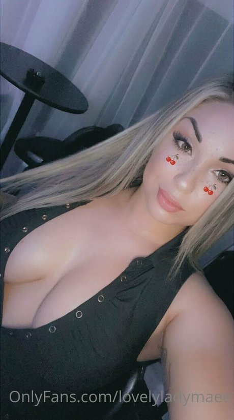 lovelyladymaee star hot pictures