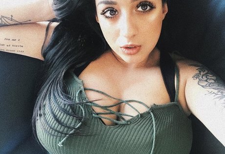 May Bakshi model adult pictures