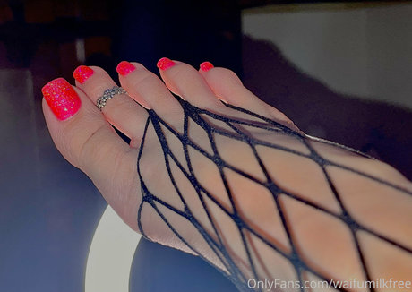 waifufeetmilkpaid nude model galleries