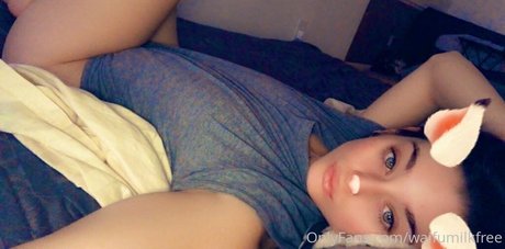 waifufeetmilkpaid exclusive model images