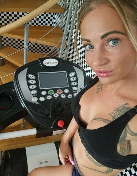 yourmonicaa nice model picture