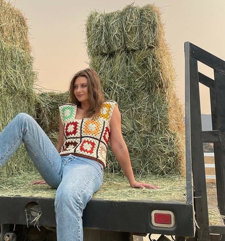 Aly Michalka star hd pic