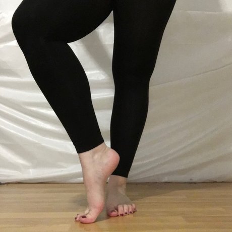 Princess Emma nude model gallery