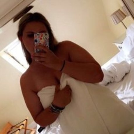 Curvy Kam sex star photo