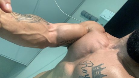 PrettyMiddleEast star free photo