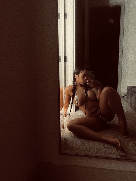 Diff Brand model photo