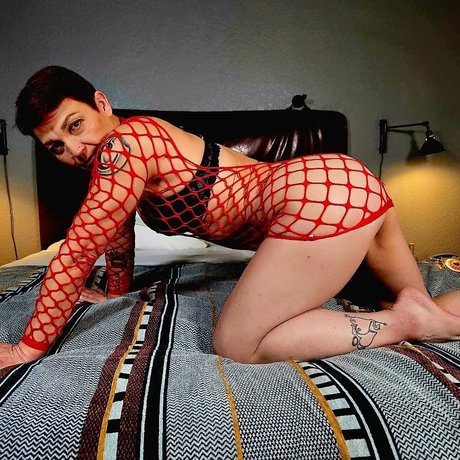 SCORPION QUEEN pretty star photos