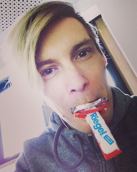 Oliver Scholz model nude img