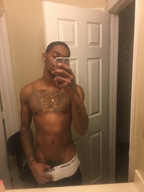 KGdaGOAT sex model photo