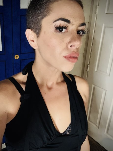 Dazzled Dirty Beauty top model picture