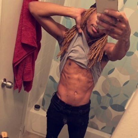 DeLaTyler model pornographic photos