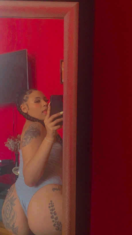 BADDIEBADDIE nice star pic