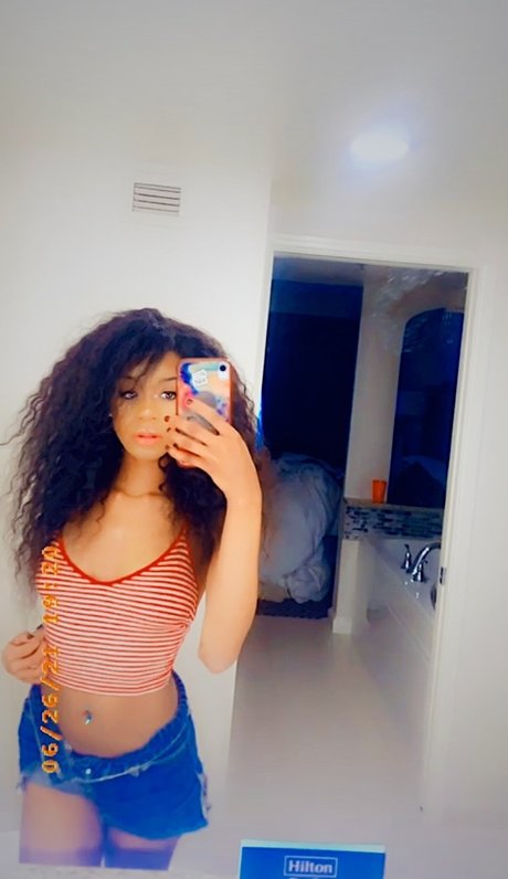 QUEEN LAILA_ art actress picture