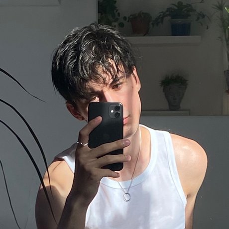 Quatre Vingt model images