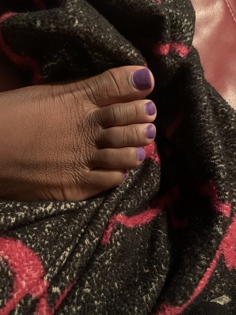 Ebony Feet art model pic
