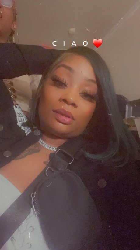 Dolly molly hot star image