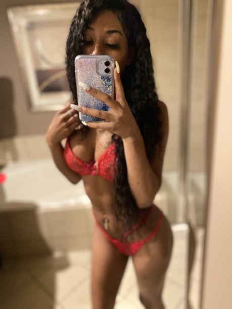 Queentinny model beautiful galleries