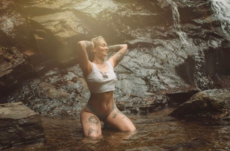 Faith Long star sexy images