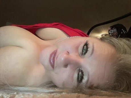 Queen Curvy Cyan pornstar beautiful pics