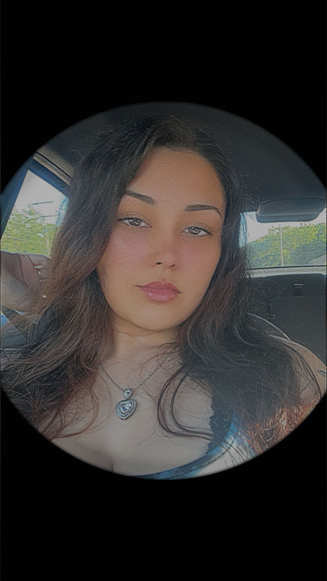 Dessi model hot images