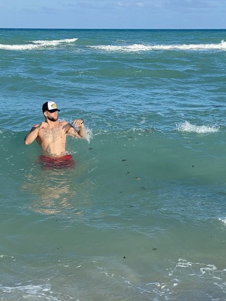 Cody Cole star naked picture