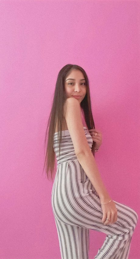 Destiny Mariie adult model pics