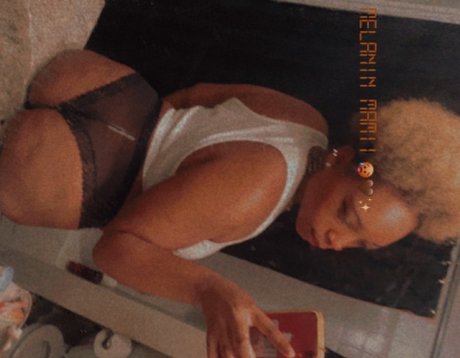 Money Miyaa_ nude pornstar picture