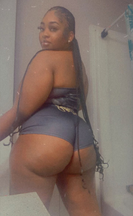 BigBootyMeka_ erotic pornstar pictures