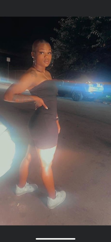 Raysia Smith model art pics