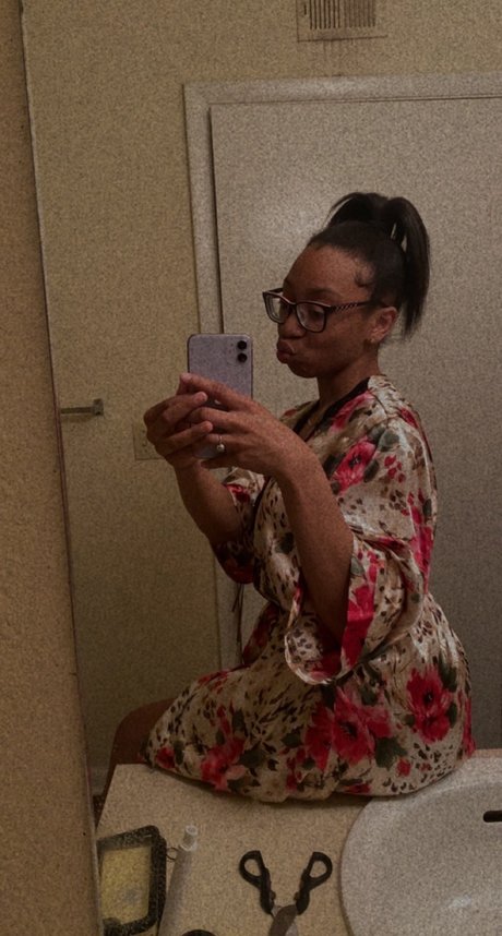 Rayana model pornographic images