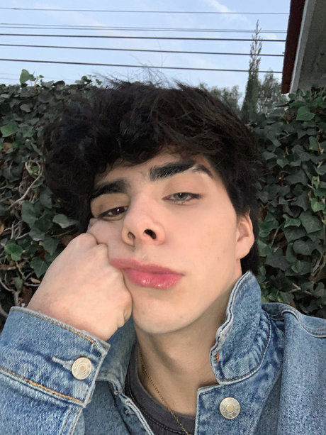 Raul Gloria high quality model pic