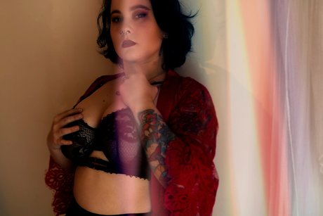 Riae Dragon exclusive pornstar pics