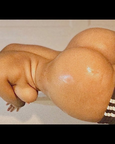 Renay Blue exclusive model image