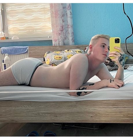 renatopirin nude star image