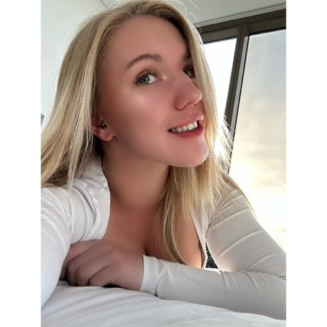 Cece Reign nude pornstar picture