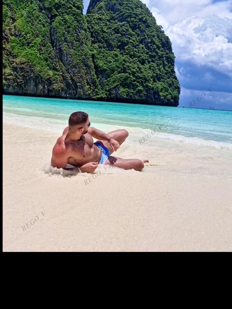 Rego naked model photo