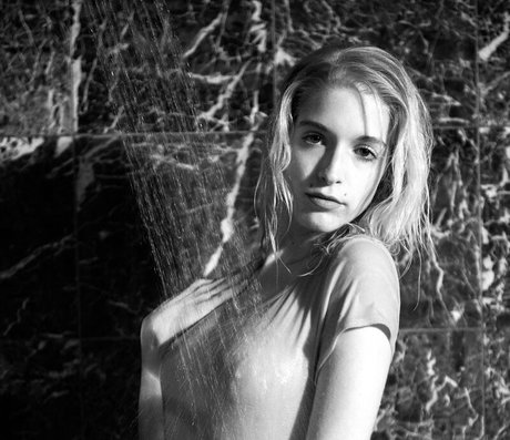 Lady Light beam xxx pornstar pics