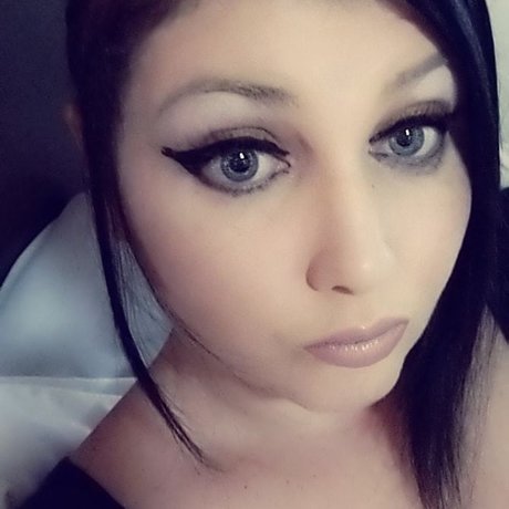 Russian Roulette star naked pics