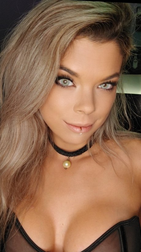 Ruby Love Skull pornstar free photo