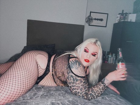 RUBI NOXX_ naked star photo