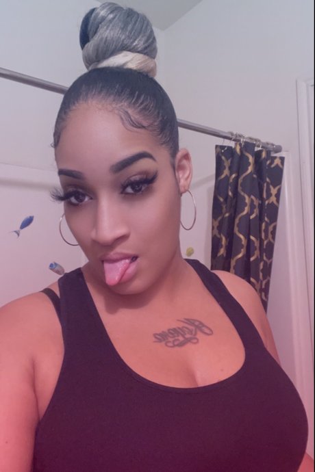 Candyyy_ nude model img